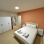 Loca Centre Apartment *