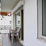 Loca Centre Apartment